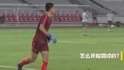 李昊14岁青涩采访：喜欢奥布拉克和王大雷，和奥布拉克打过招呼