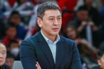 王世龙在罚球间隙朝裁判施压：直接让他们赢不就完了吗 还打什么