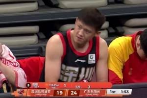 40分钟那不得&hellip;&hellip;？深圳老将周鹏面对旧主 上场1分钟便2次犯规