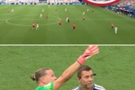 FIFA称无证据显示接触！球迷热议飞猫悬案：所以是观众都瞎了？