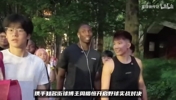 视觉冲击！前NBA扣篮王迪亚洛突袭徐家汇野球场，实战战斧隔扣